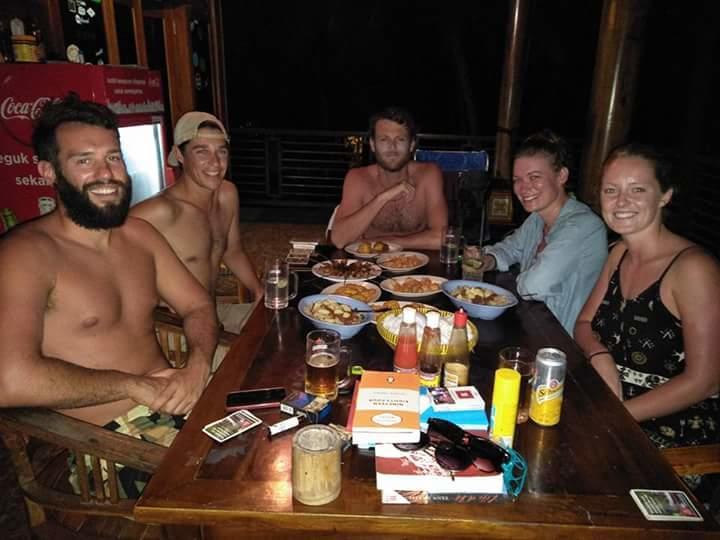 מלון Kalak Arrys Watukarung Surfcamp מראה חיצוני תמונה